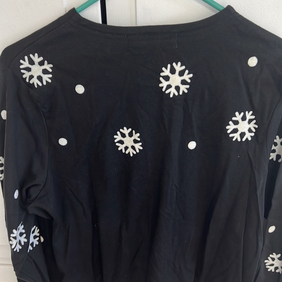 Skating Polar Bear Cotton Button Top - Picture 4 of 5